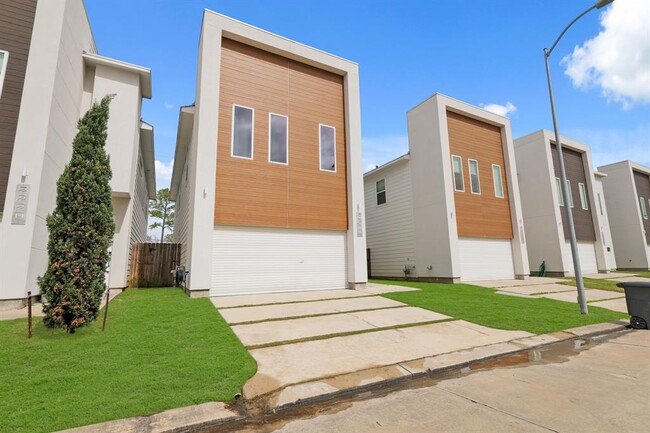 Building Photo - 2218 Cortijo Pl