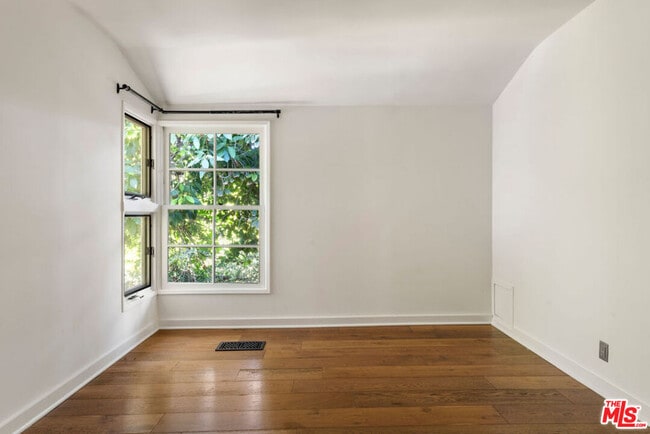 Building Photo - 1530 Elevado St