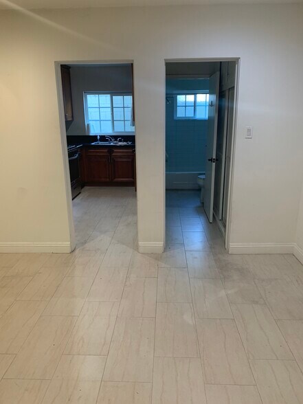 Building Photo - 1020 Palm Ave