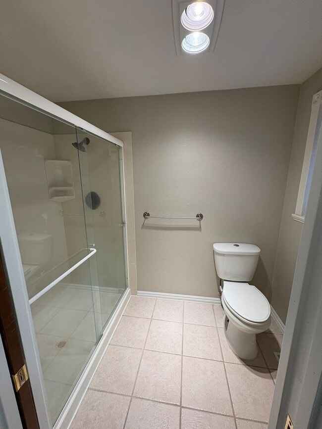 Building Photo - Beautifully Updated Single-Level Home with Fireplace & Garage