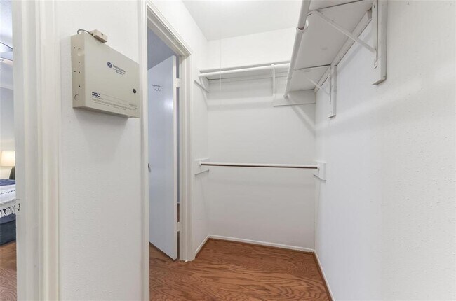 Building Photo - 5701 Village Arbour Dr