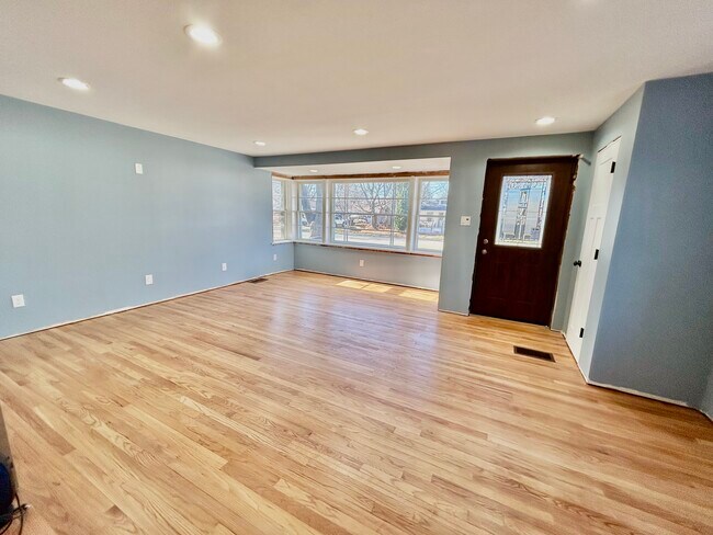 Building Photo - 256 Wood St