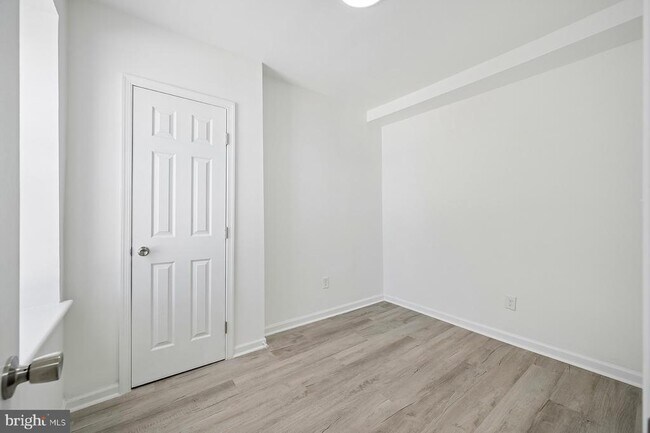 Building Photo - 5829 Crittenden St