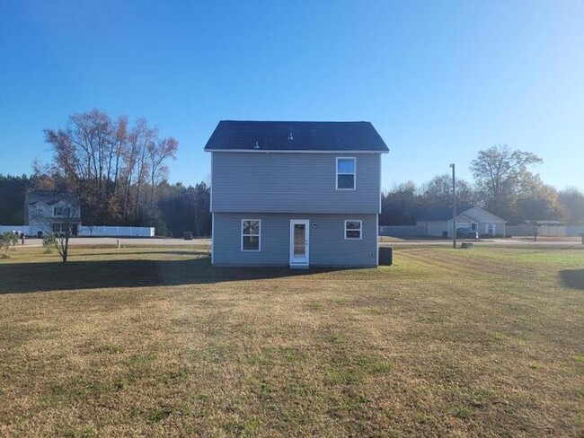 Building Photo - 3 Bedroom House