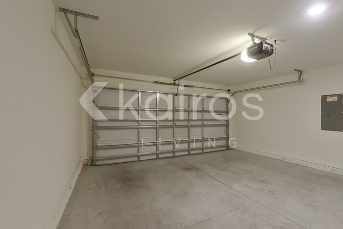 Building Photo - 8633 SW 43rd Ter
