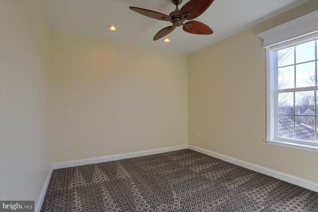 Building Photo - 978 Powder Horn Dr