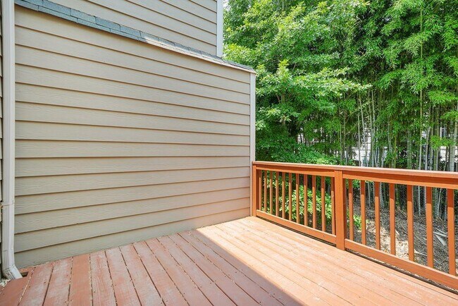 Building Photo - 2550 Sibley Dr