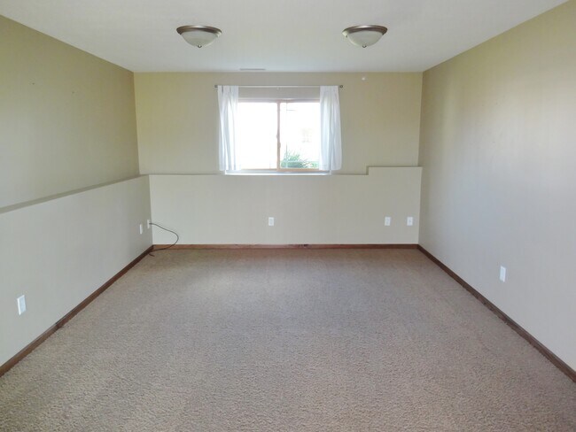 Building Photo - 5179 Castleview Dr NW