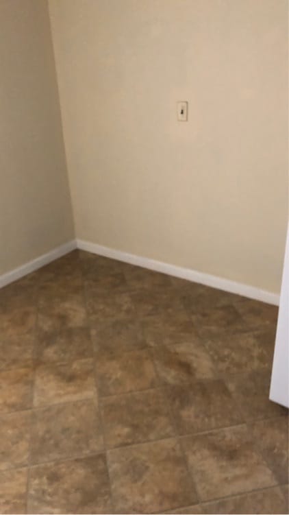 Building Photo - 806 S Eisenhower Dr