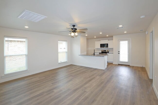 Building Photo - 2901 Ranch House Rd