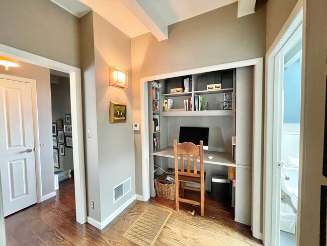 Building Photo - 3BR/2.5BA INCOMPARABLE Views!!! Prime Corona Heights Residence! 2 car parking and laundry! PROGRE...