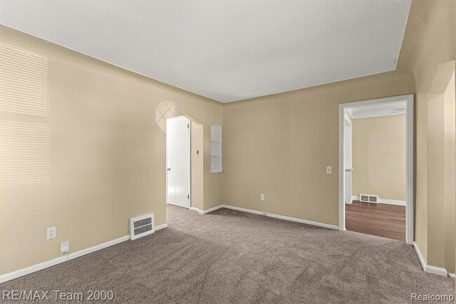 Building Photo - 3339 Lincoln St