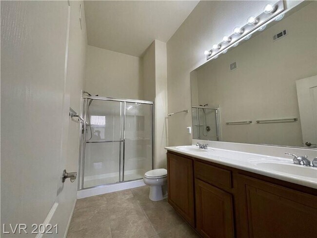 Building Photo - Gated 2 bedroom Southwest Condo