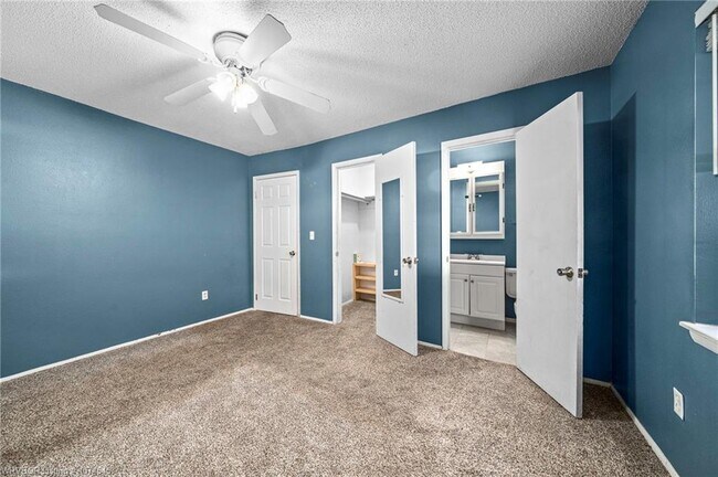 Building Photo - 502 8th St