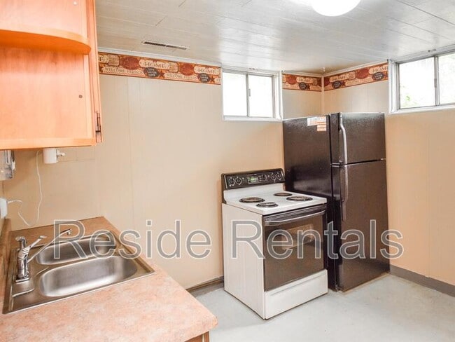 Building Photo - 695 N 150 W