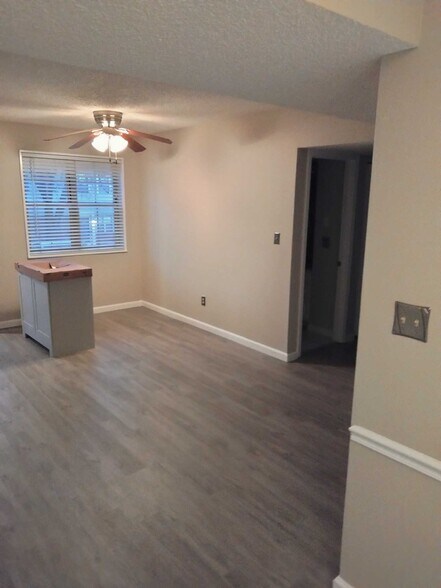 Building Photo - 1441 Bluebird Terrace