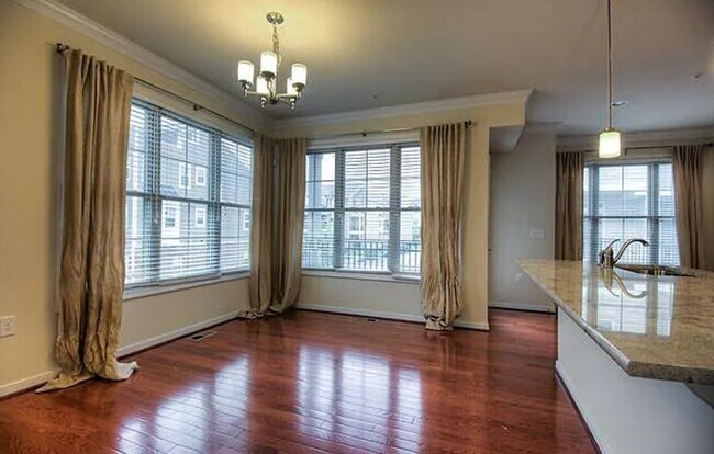 Building Photo - 3910 Village Commons Walk