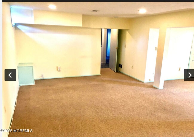 Building Photo - 34 Hendrickson Pl