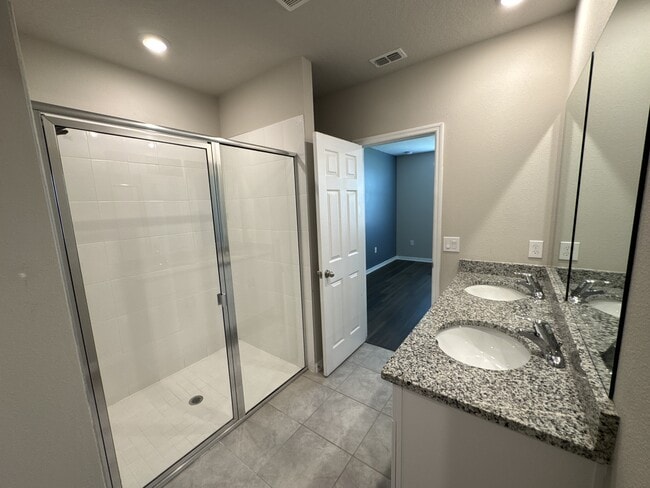 Building Photo - 512 Mckenna Dr