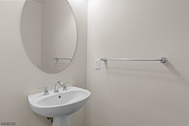 Building Photo - 52 Parkside Dr