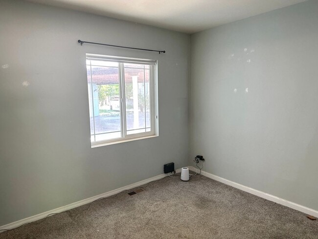 Building Photo - Two-Bedroom in North End