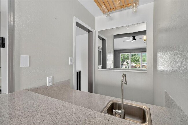 Building Photo - 5410 Fox Run Dr