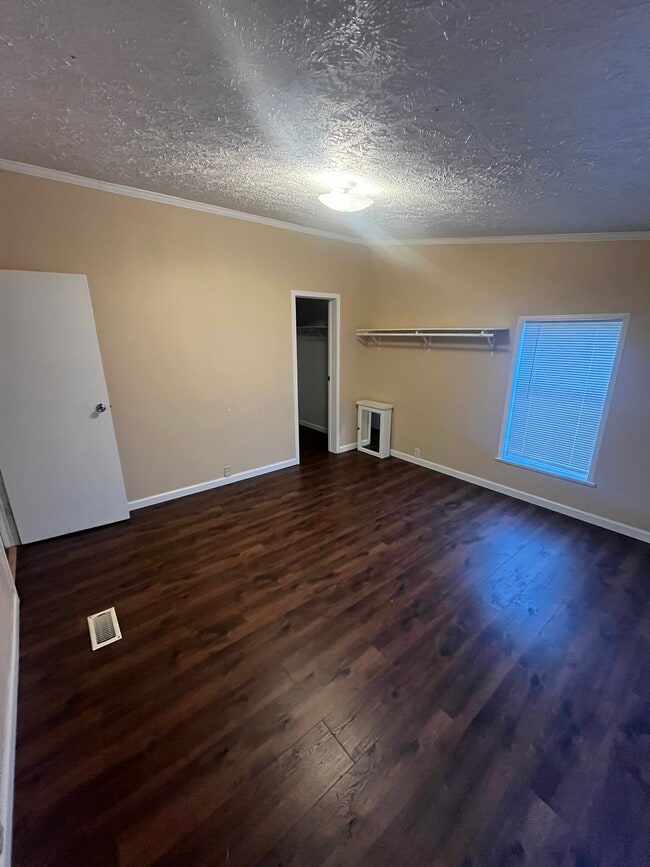 Building Photo - 4421 Tamarack Rd