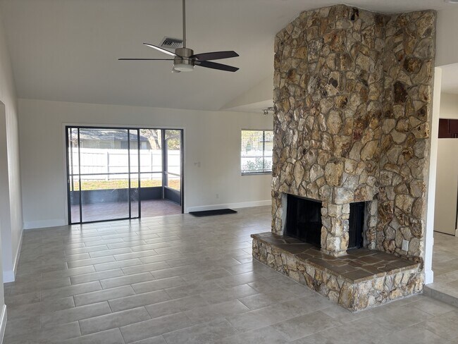 Building Photo - 1813 E Cheryl Dr