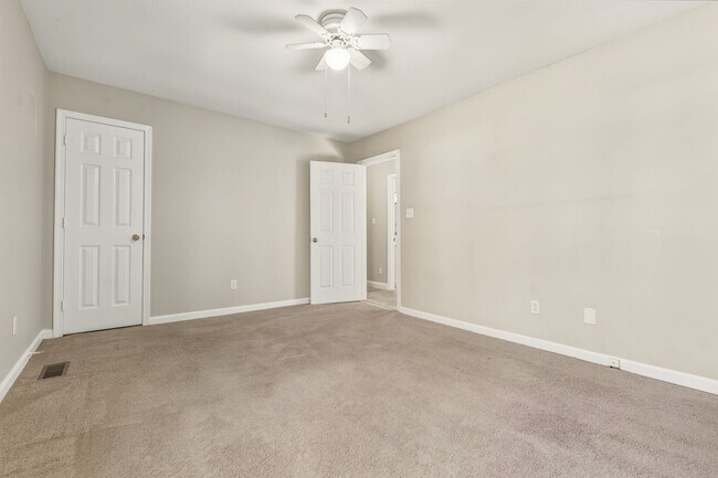 Building Photo - 732 Branniff Dr