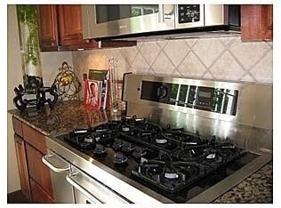 Building Photo - PRE-LEASING Historical Style Home Minutes from Campus and Downtown Fayetteville