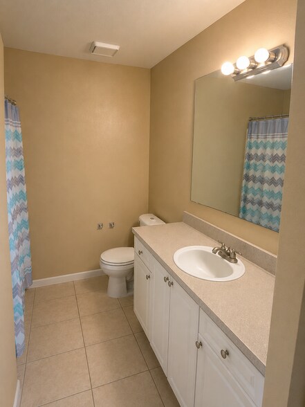 Building Photo - 218 Bermuda Lakes Ln
