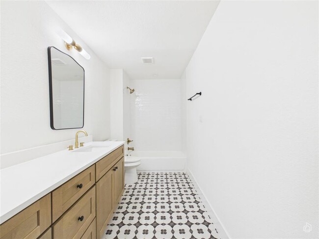 Building Photo - 9400 Longvale Dr