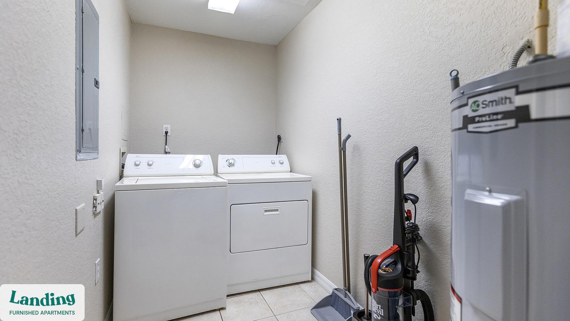 Building Photo - 3695 Island Club Dr