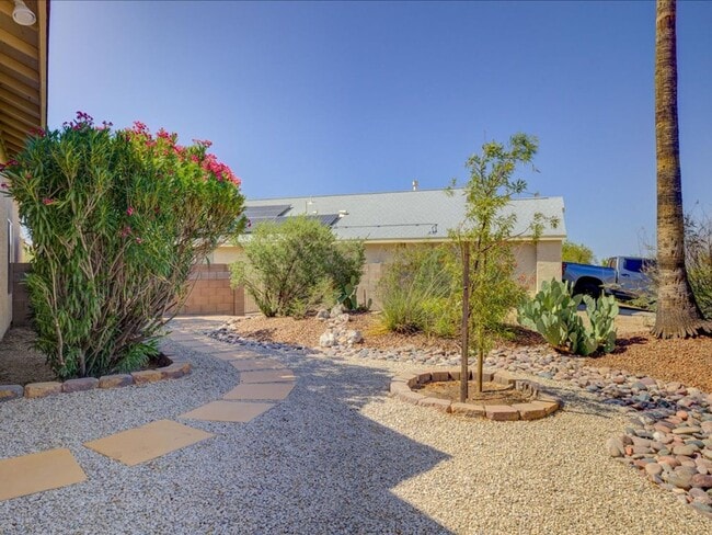Building Photo - 3 Bed/2 Bath- GREAT Location Near Downtown