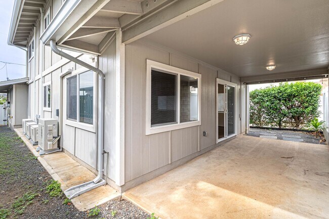 Building Photo - Spacious 3 Bedroom, 2.5 Bath Single Family...