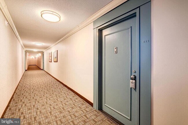 Building Photo - 203 Yoakum Pkwy