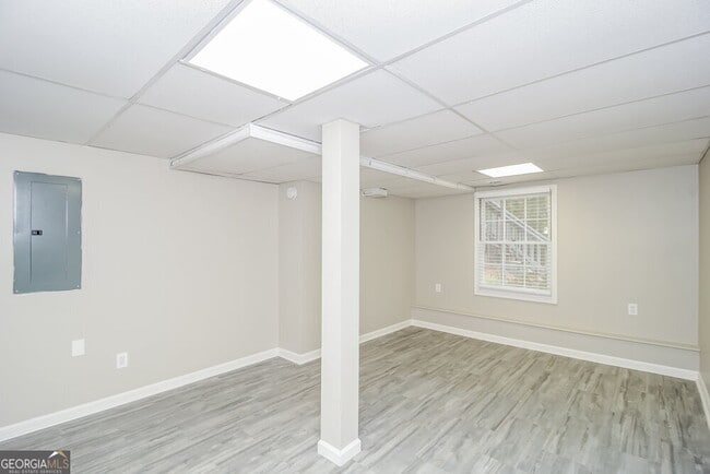 Building Photo - 3330 Dogwood Dr