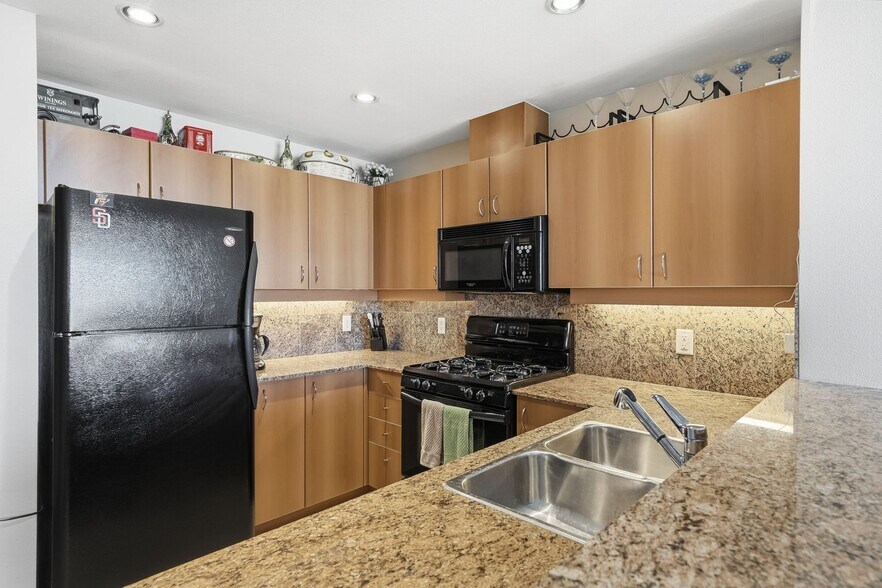 Building Photo - 300 W Beech St