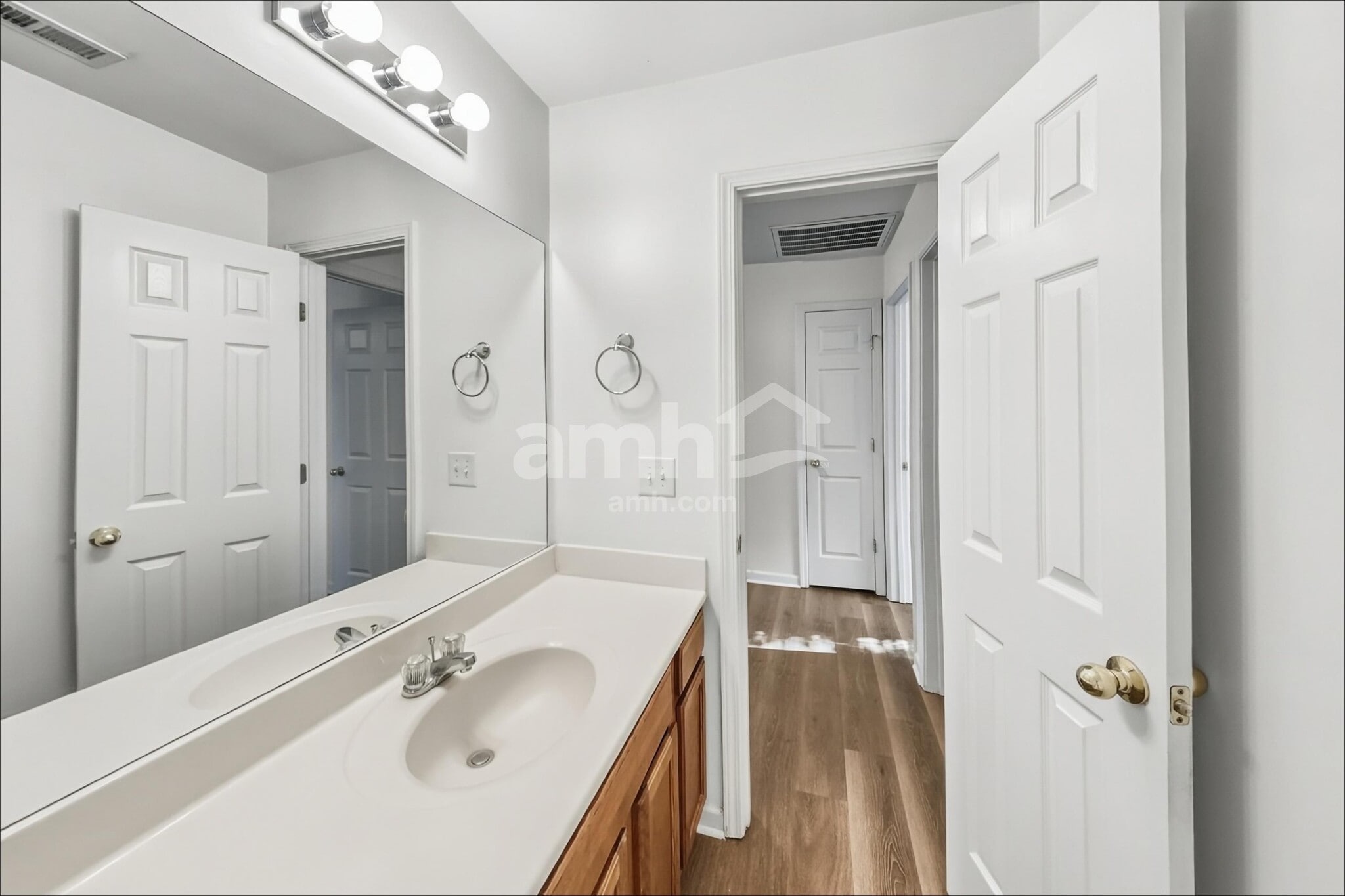 Building Photo - 1042 Vanguard Dr