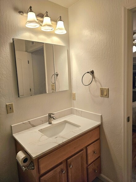 Building Photo - 419 Curie Dr
