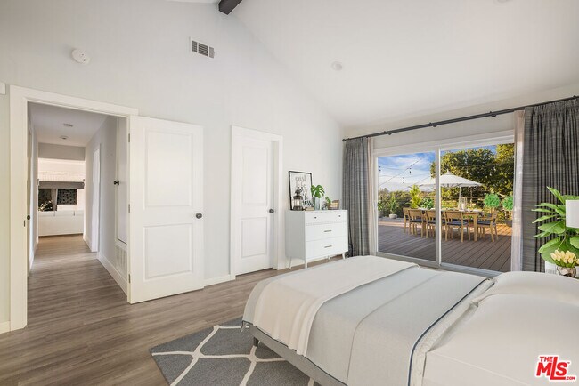 Building Photo - 11775 Laurelwood Dr