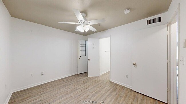 Building Photo - 515 Southwest Pkwy