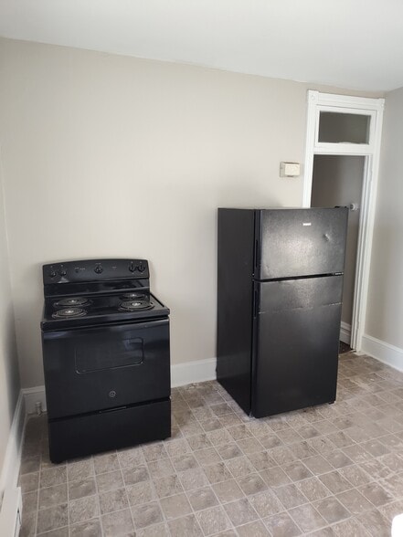 Kitchen Appliances - 1224 Eckert Ave