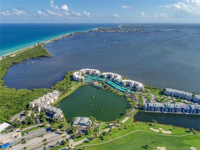 Building Photo - 5750 NE Island Cove Way