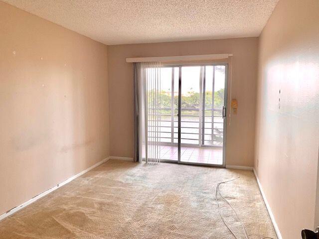 Building Photo - 3063 Ainslie Dr