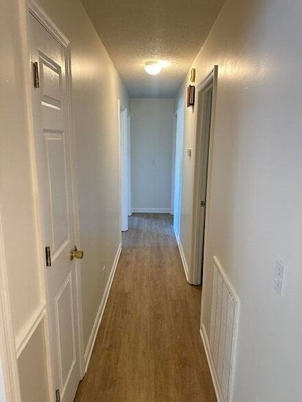 Building Photo - 3266 Somerset Dr SE