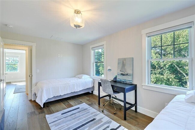 Building Photo - 137 Rosebriar Ave