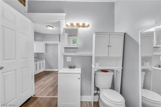 Building Photo - 1174 La Croix Ave