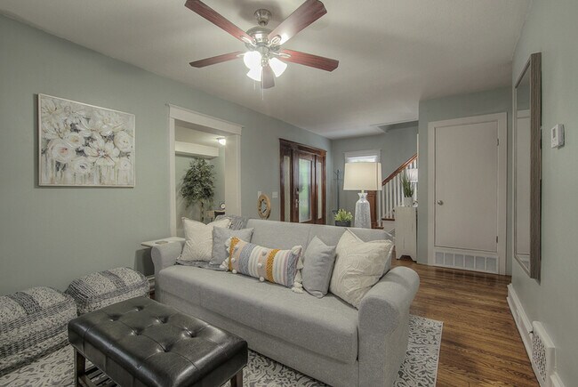 Building Photo - 1145 W 41st Terrace