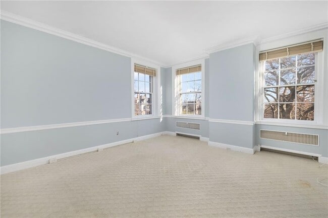 Building Photo - 72 Manning St